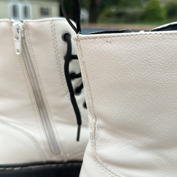 🤍 White Combat Boots - Picture 9 of 10